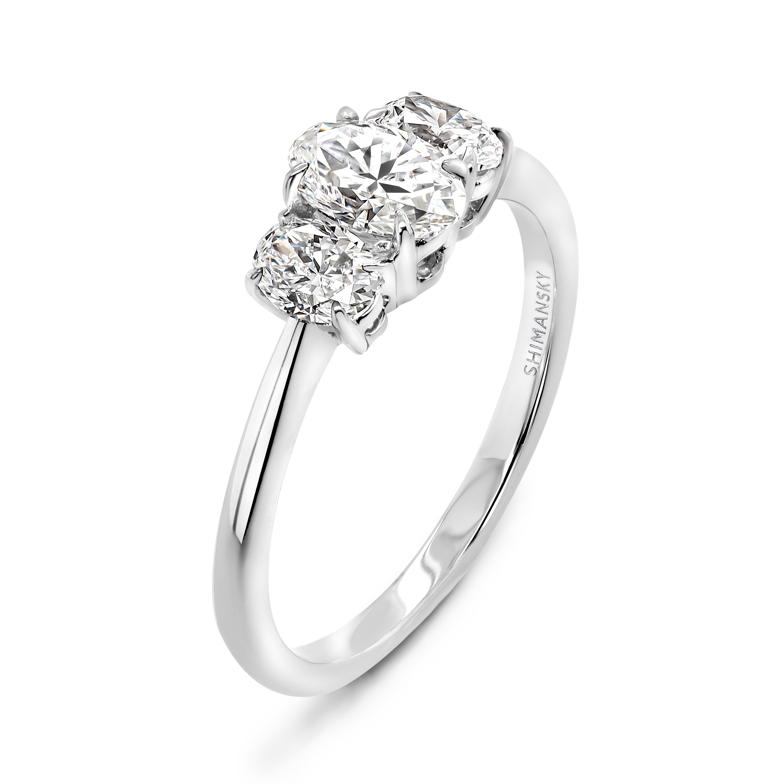 Ovaler Diamant-Trilogie-Ring